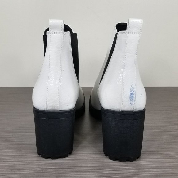 Dirty Laundry Lisbon Bootie, White & Black Faux Leather, Womens Size 8 / 38.5 - Picture 5 of 11